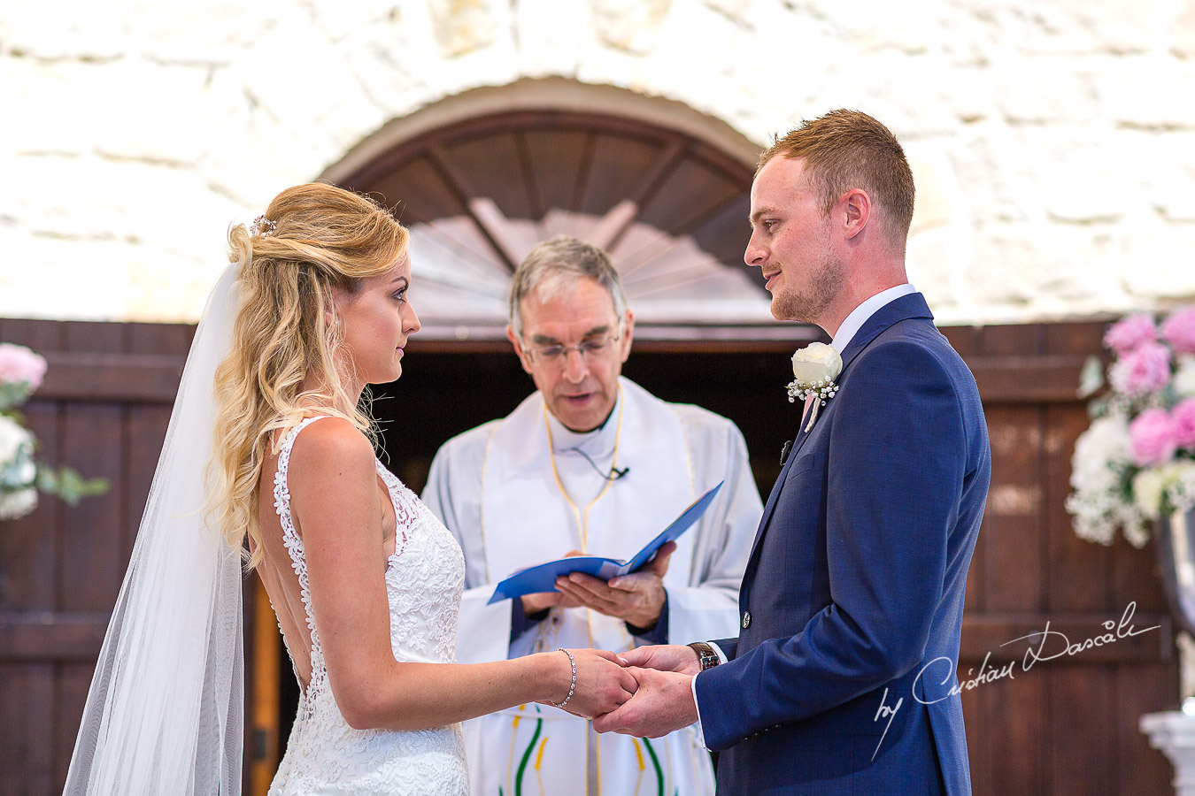 Beautiful wedding ceremony moments at Aphrodite Hills Resort in Cyprus, captured by photographer Cristian Dascalu.