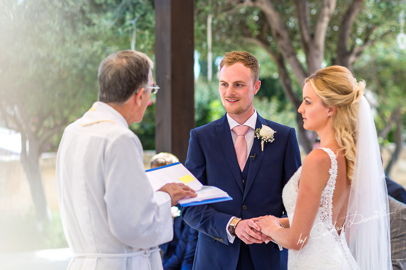 Beautiful wedding ceremony moments at Aphrodite Hills Resort in Cyprus, captured by photographer Cristian Dascalu.