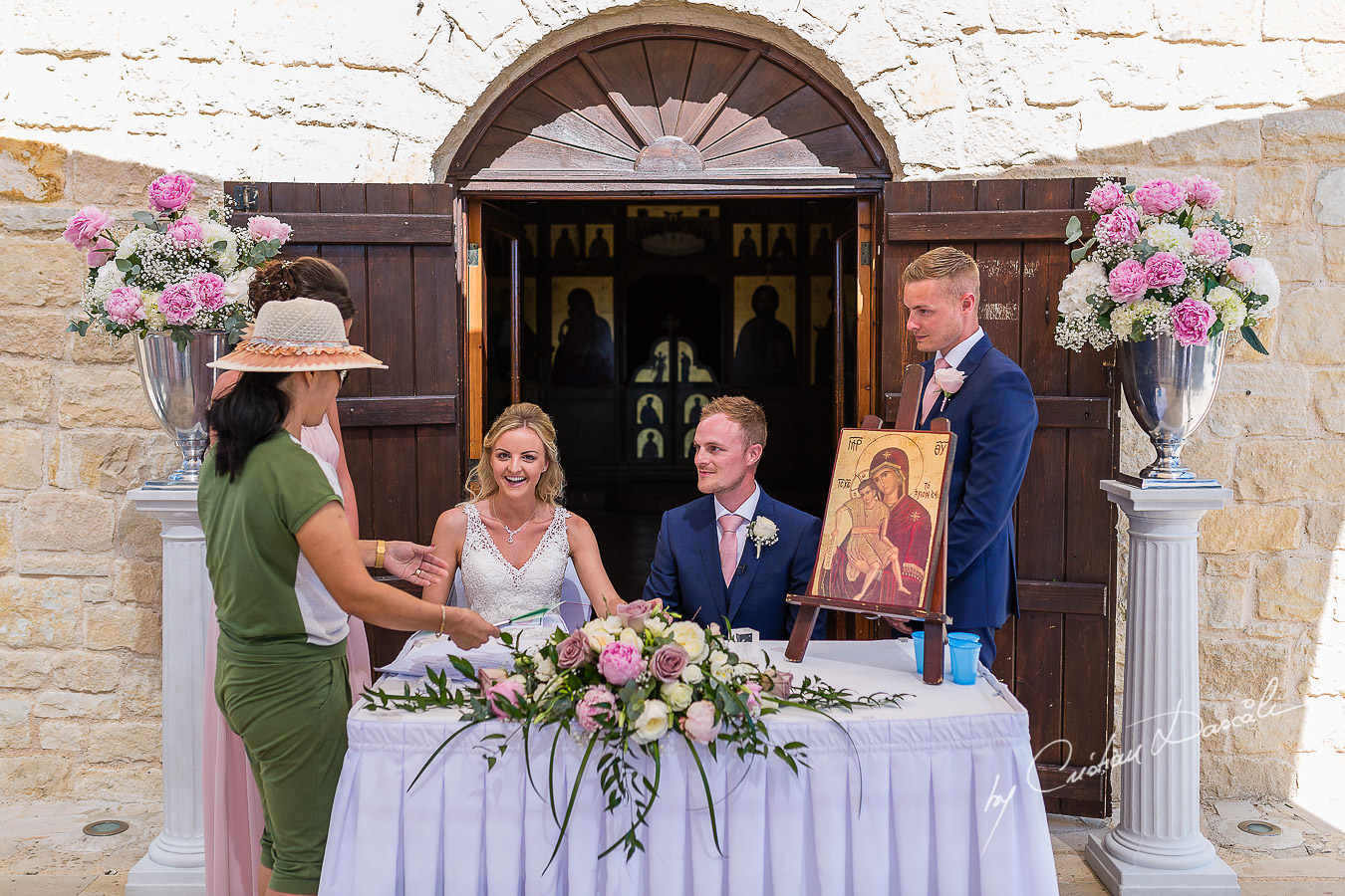 Beautiful wedding ceremony moments at Aphrodite Hills Resort in Cyprus, captured by photographer Cristian Dascalu.