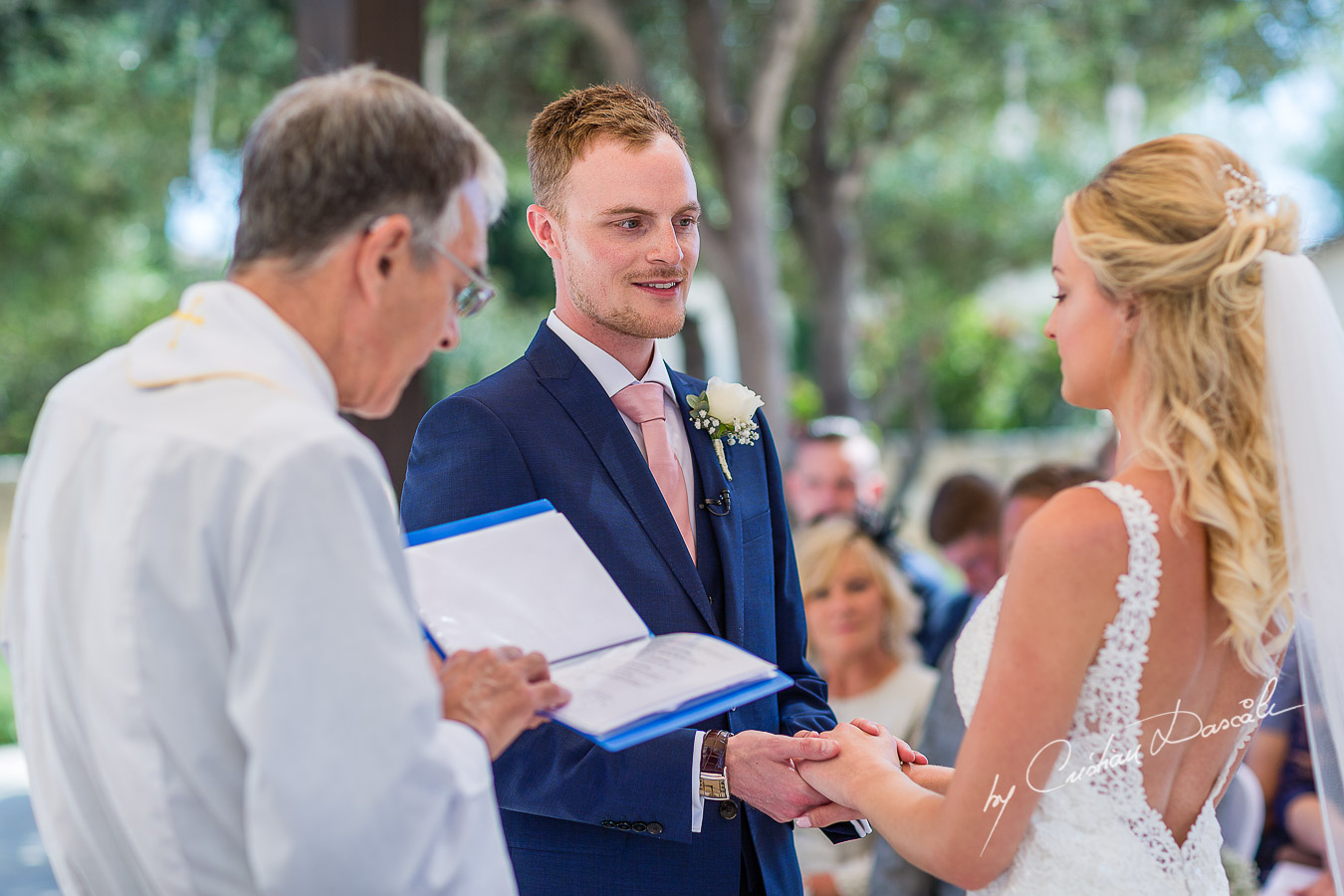 Beautiful wedding ceremony moments at Aphrodite Hills Resort in Cyprus, captured by photographer Cristian Dascalu.